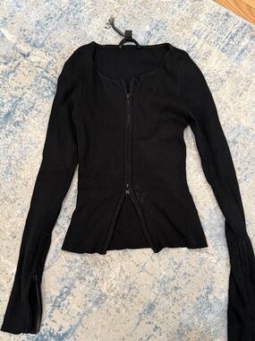 Hera Collection Black Ribbed Zip-Front Top